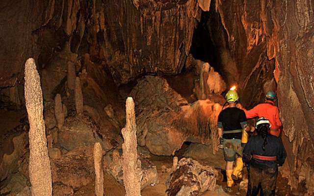 Explore the enticing Caves of Meghalaya: