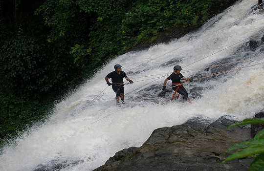 Vociferous Vihigaon – Waterfall rappelling in Vihigaon falls:
